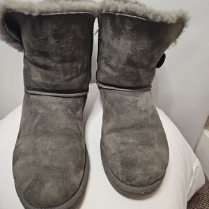 Ugg boots women size 9 grils